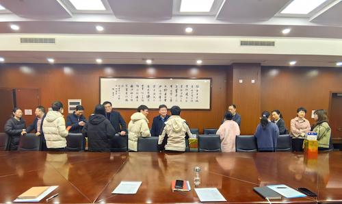 学院领导和结对学生亲切交流