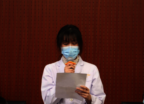 学生代表林笑含发言